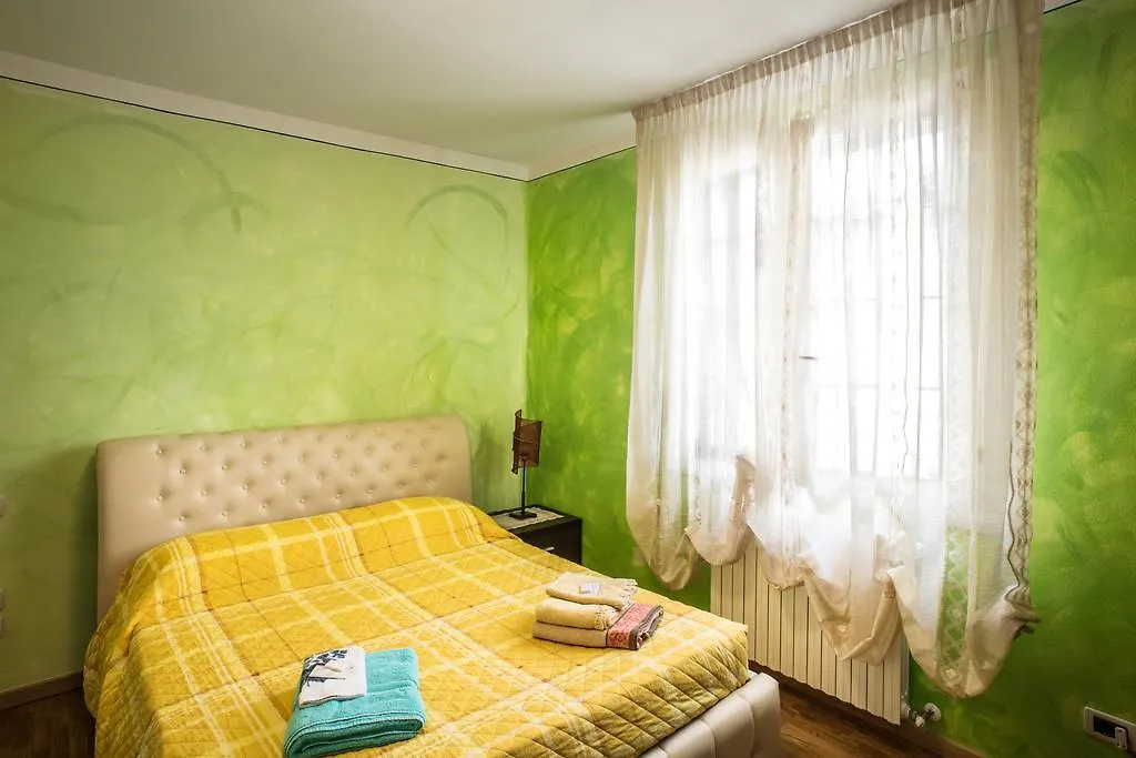 B&B La Petite Maison Puegnago del Garda Bed & Breakfast